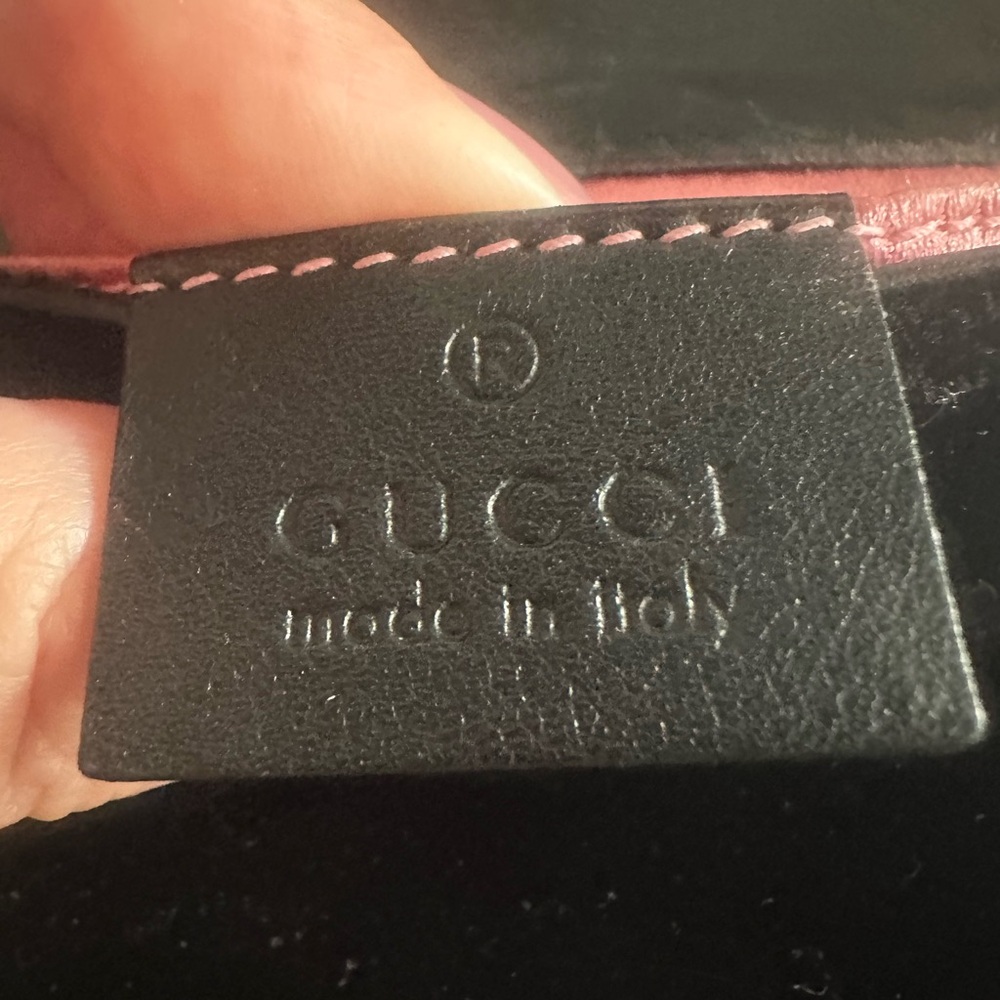 Gucci Black Quilted Velvet Shoulder Bag with Gold Hardware . Texture - velvet. - Picture 5 of 11